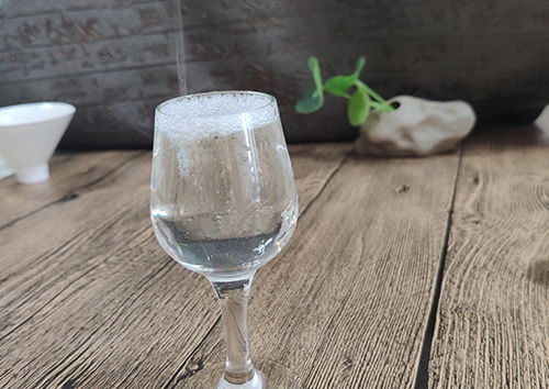 賴茅與郎哥 中檔醬酒市場策略的異同分析
