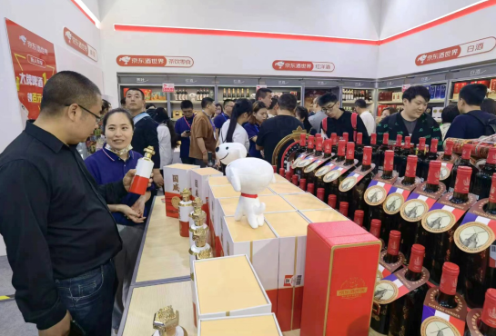 京東酒世界‘春糖001號店’成都糖酒會驚艷亮相，一體化新模式引領(lǐng)白酒零售新浪潮