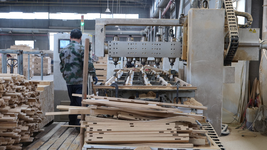 羊樓司村 “省桌”暖冬忙生產(chǎn)，竹木產(chǎn)業(yè)成鄉(xiāng)村經(jīng)濟新引擎