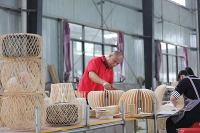 【粵桂協(xié)作】“融安制造” 小小竹制品撬動(dòng)大市場(chǎng)，遠(yuǎn)銷海外三十余國(guó)