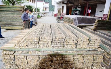 一根翠竹的華麗轉(zhuǎn)身 農(nóng)民匠心二十年，竹跳板年銷十萬(wàn)張創(chuàng)富記